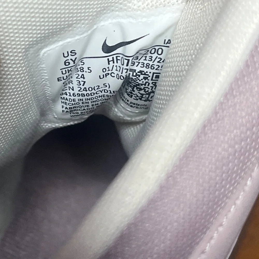 Nike ACG
Woodlands 2 GS
Brand new
Light violet ore/platinum/gum brown phantom - Picture 9 of 10